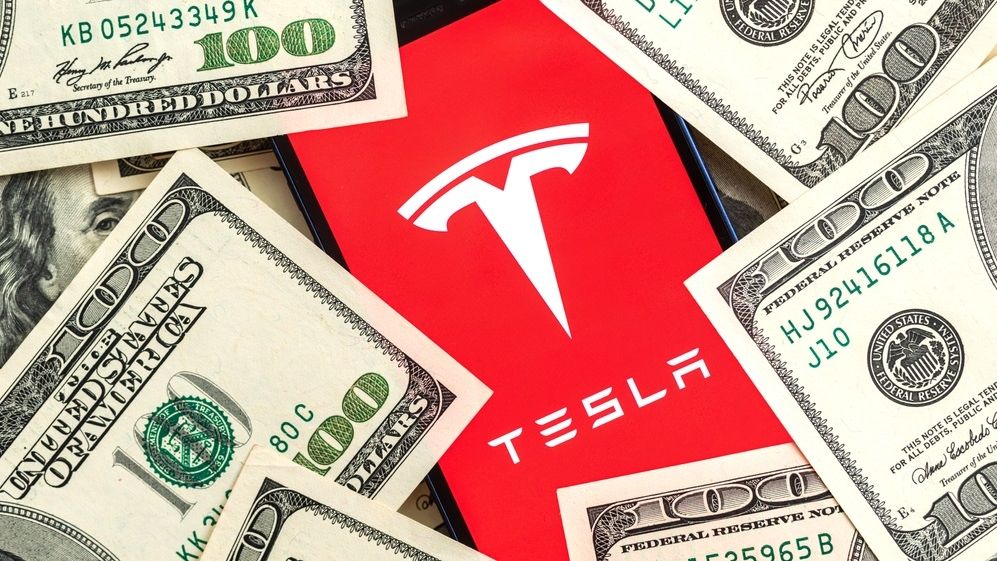 Musk a vândut acțiuni Tesla de aproape 4 mld. dolari pentru a avea bani să cumpere Twitter