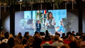 Profesorii vor testa AI la clasă: CCD Iași și Quartz Matrix lansează o academie cu acces la formare internațională HP