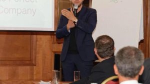 Antreprenorii români care muncesc mult, dar simt că stagnează. Un mentor din România spune că blocajul nu e financiar