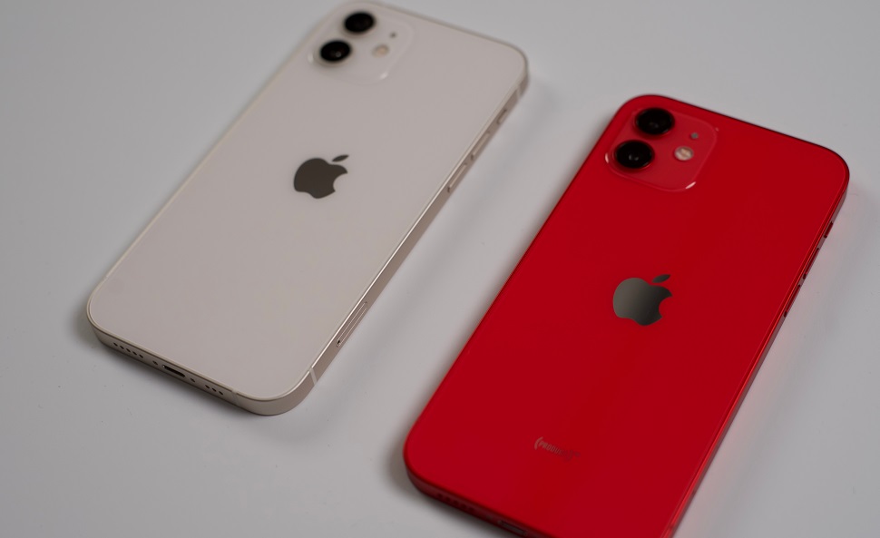 #2 - iPhone 12 Pro - O variantă mai ieftină a unui telefon Apple 5G