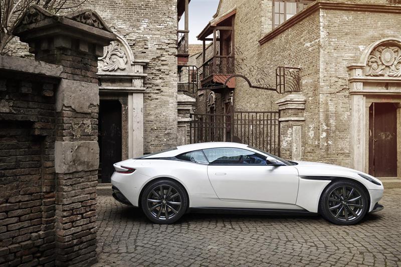 Aston Martin DB11 - 1.222 masini