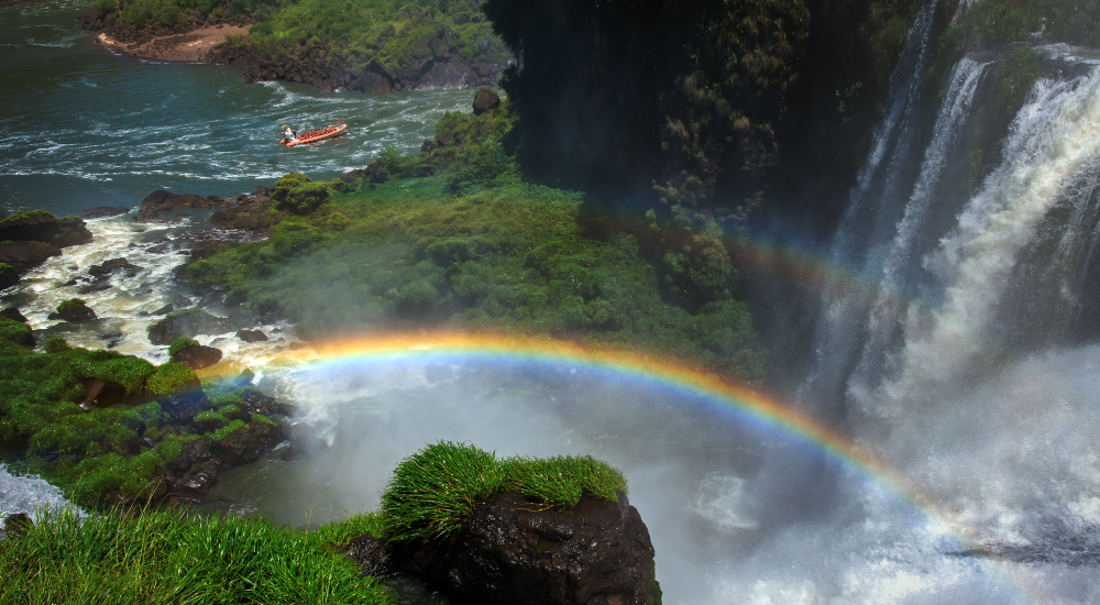 Cu barca la cascadele Iguazú