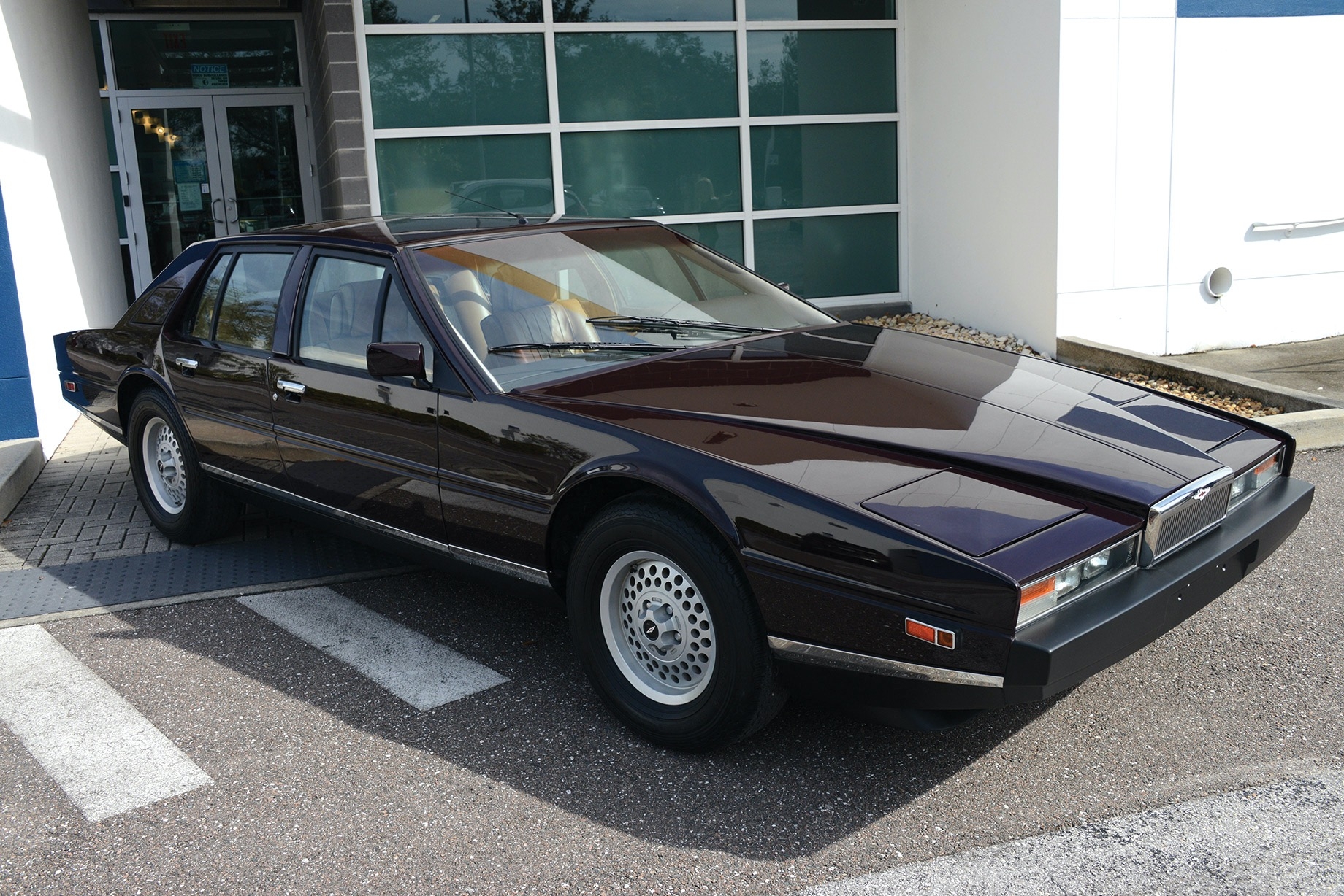 Anii '80 - Aston Martin Lagonda