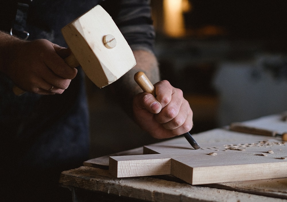 5. Prelucrarea lemnului, fabricarea produselor din lemn ÅŸi plută, cu excepÅ£ia mobilei; fabricarea articolelor din paie ÅŸi din alte materiale vegetale împletite - 2.359 de lei