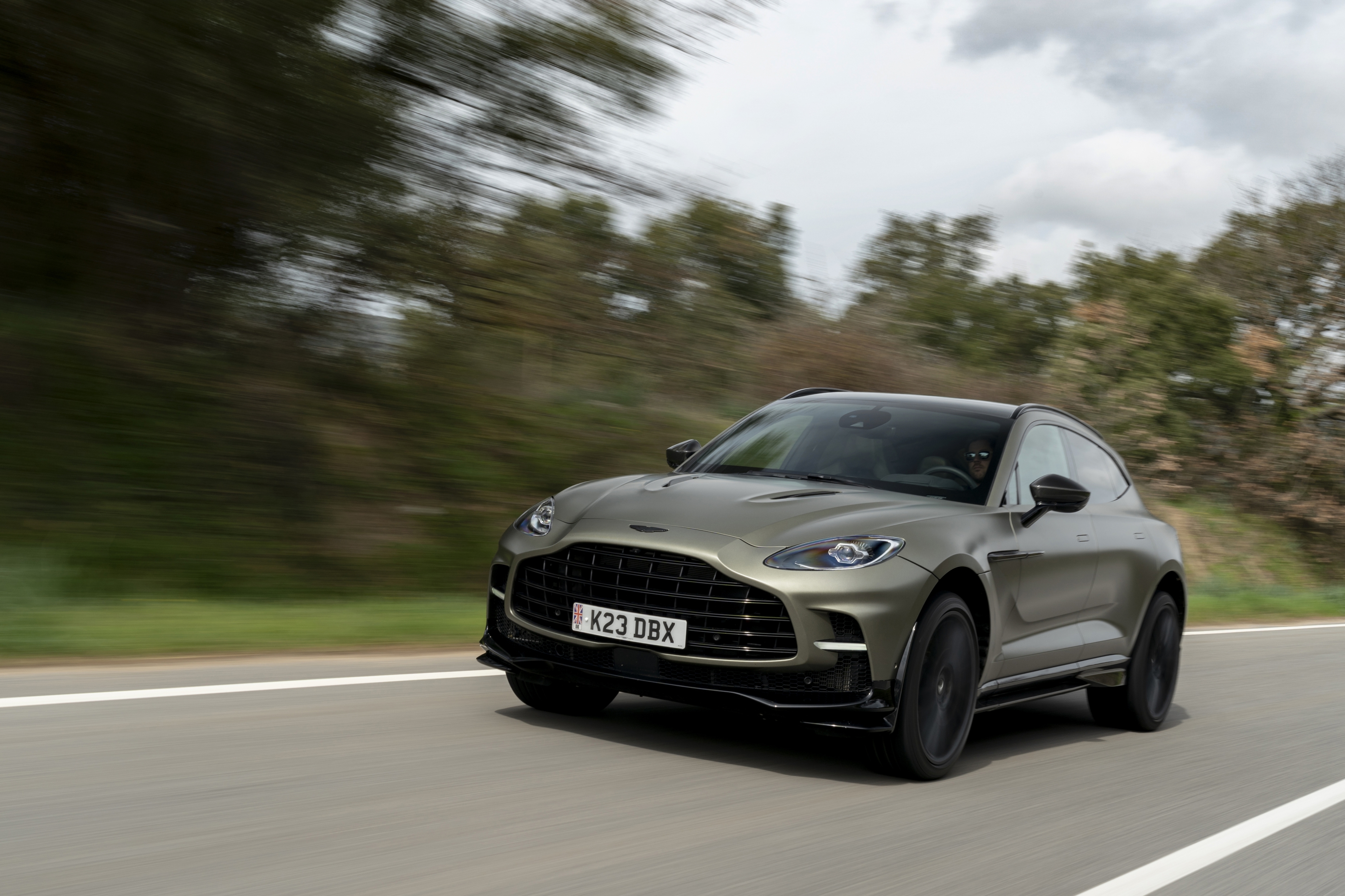 Aston Martin DBX - 16 exemplare