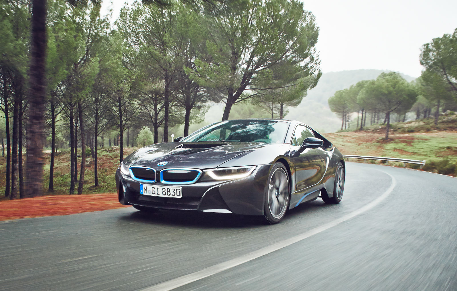 Loc 4: BMW i8 - 6 unitati