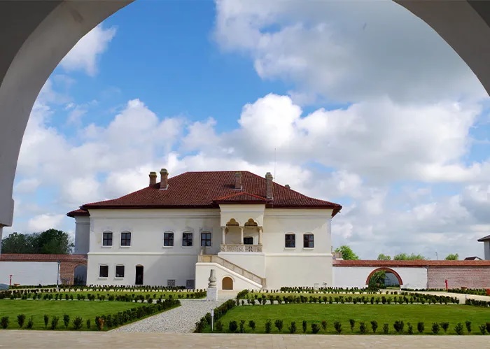 Vizitează Ansamblul Brâncovenesc Potlogi