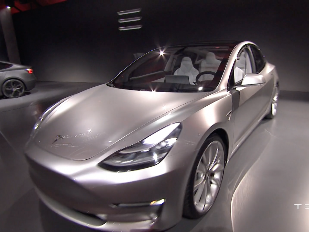 Tesla Model 3 - 320 km