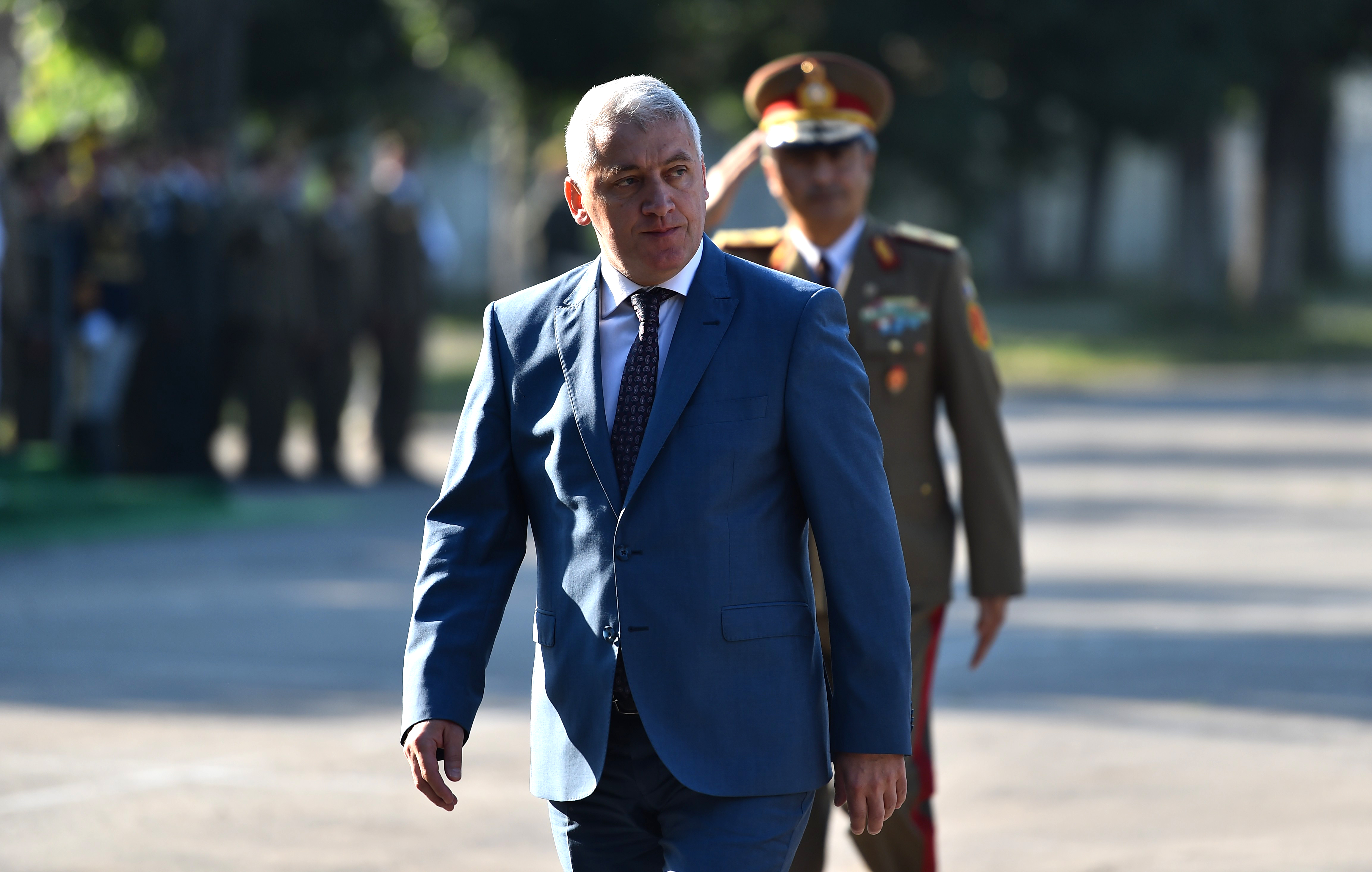Guvernul a adoptat OUG privind pensiile militare si cele de serviciu, care nu vor mai putea depasi nivelul salariului