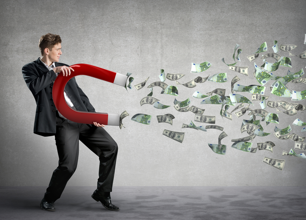 Guvernul le recomanda celor afectati de OUG privind pensiile sa ramana in activitate, in asteptarea salariilor majorate