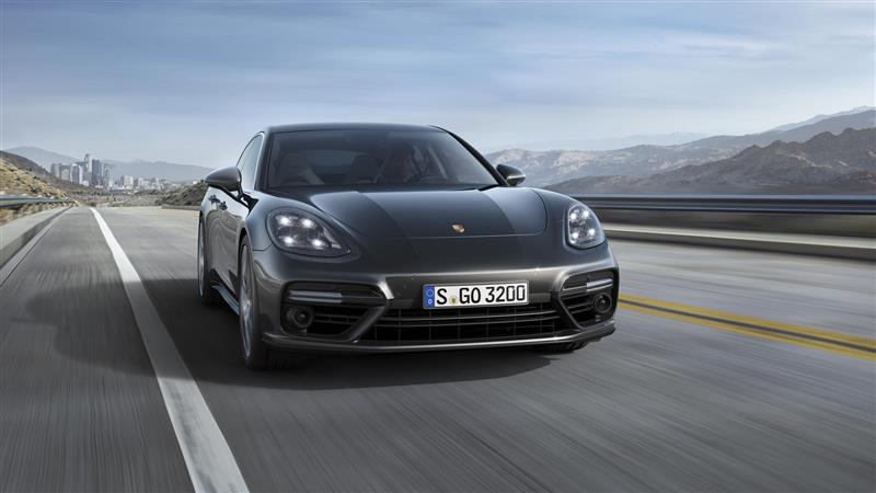 Porsche Panamera - 4.742 unitati