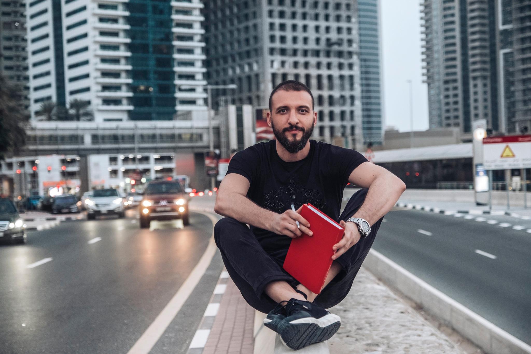 Mandachi, Spartan: As face imprumuturi de miliarde si as investi masiv in invatamant