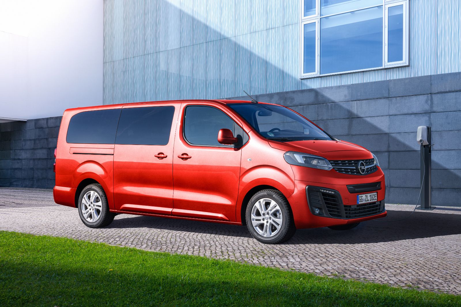 Opel Zafira-e și Vivaro-e