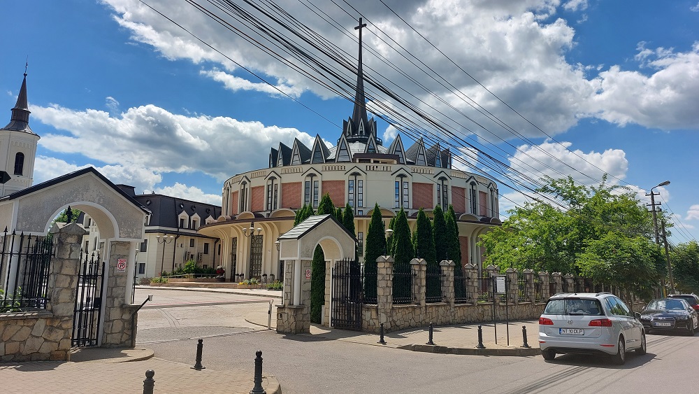 Catedrala Sfânta Fecioară Maria, Regină