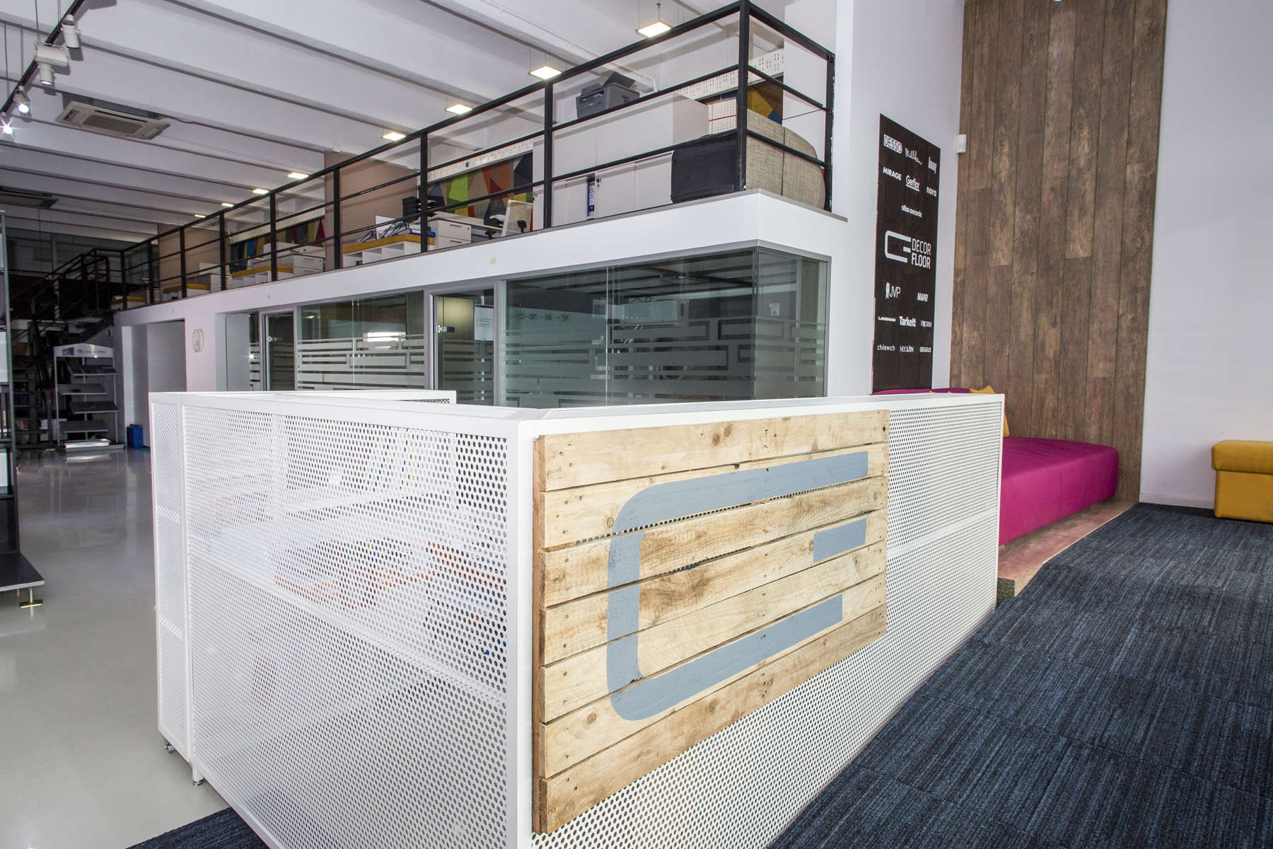 Receptia Decor Floor