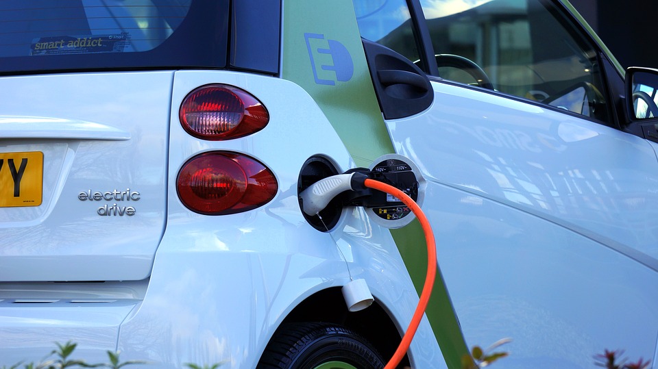 4. Masinile electrice, trenurile si transportul in comun inteligent, in era Internetului