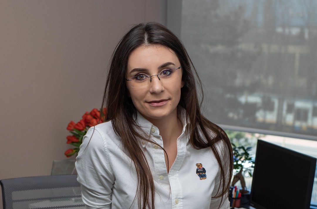 Adaptare rapidă și combinare eficientă a mediilor online și offline