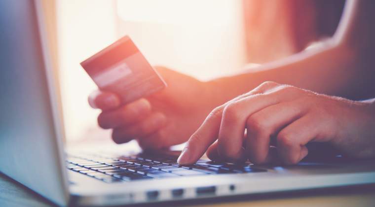 Cardurile de credit nu sunt bani