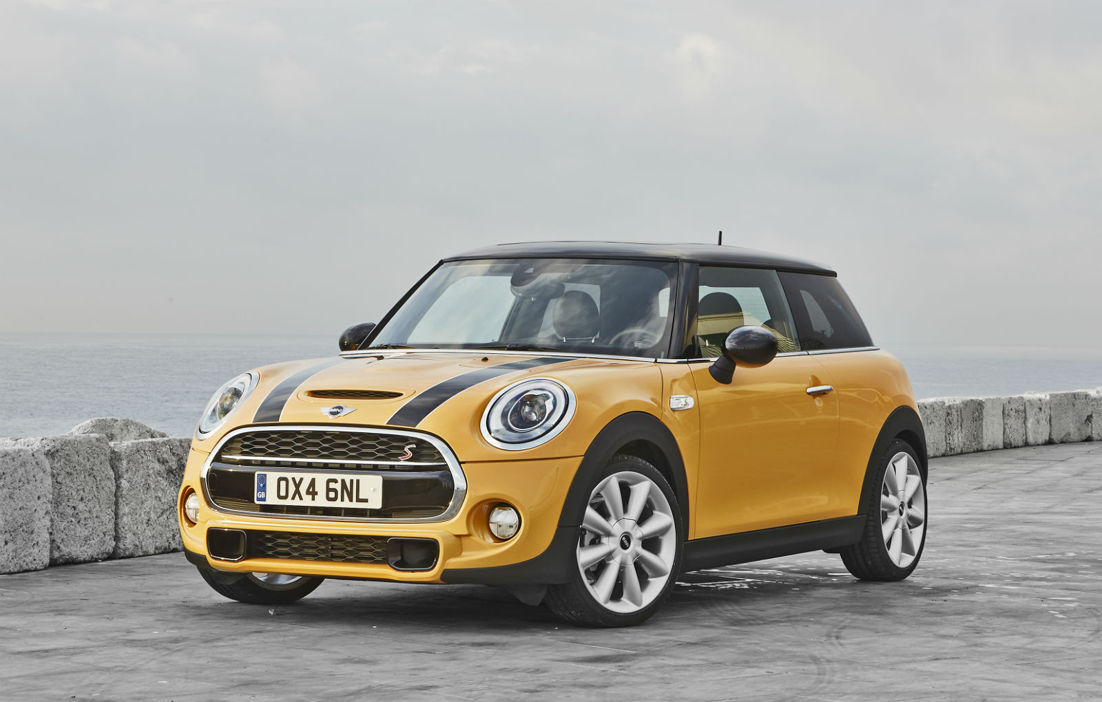 MINI hatchback - 157 unitati