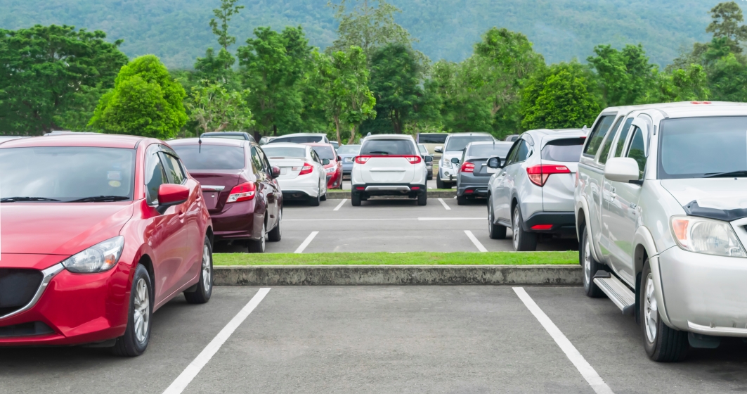 Prețul parcării și spațiului de depozitare (dacă există)
