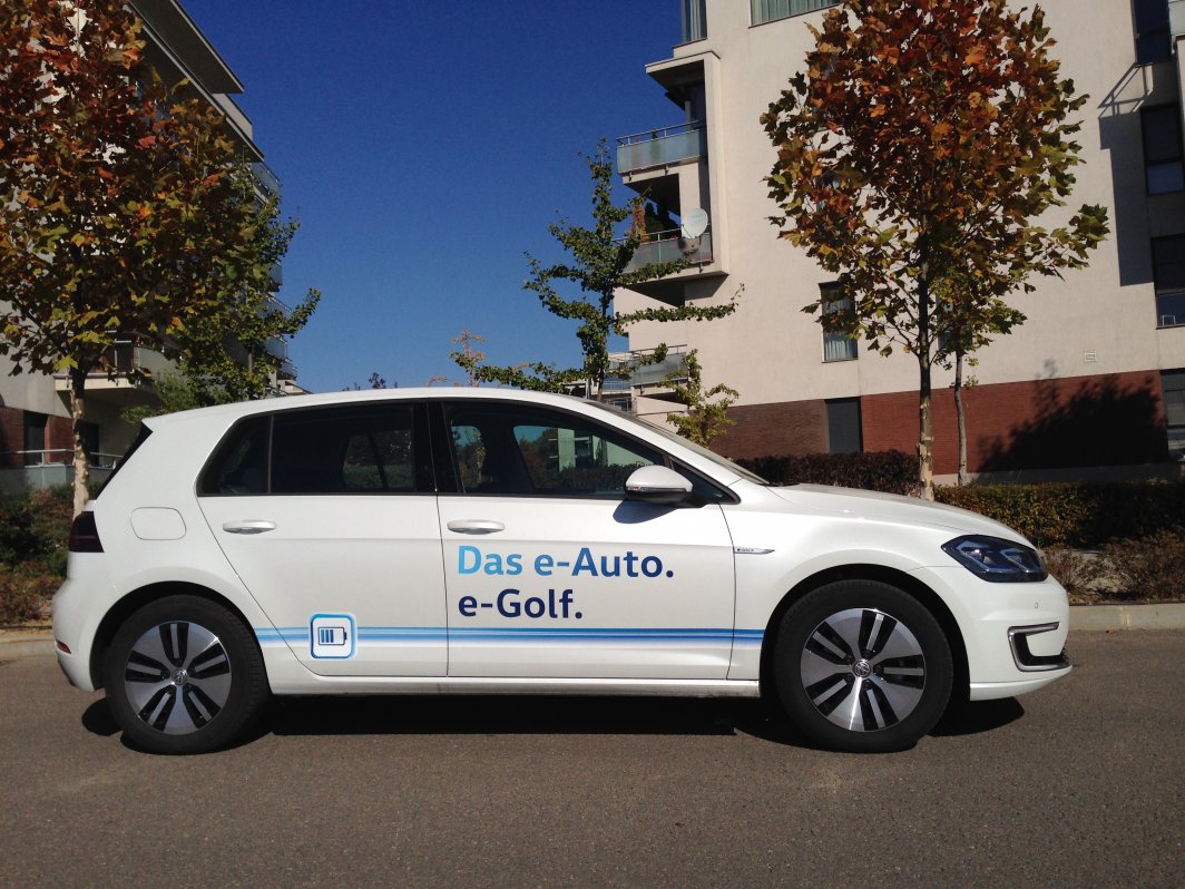 3. Volkswagen e-Golf - 3.020 unități