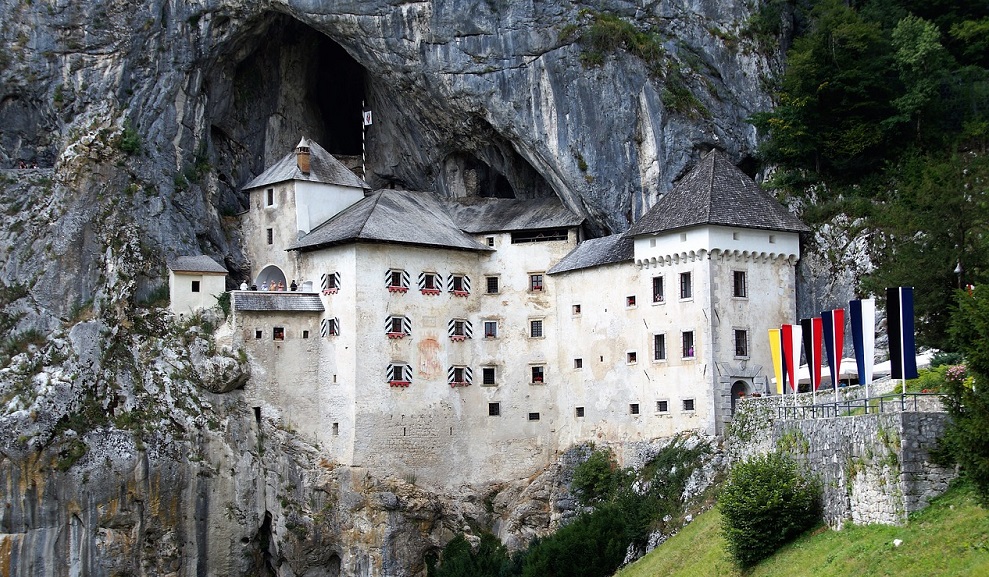 #16. Castelul Predjama
