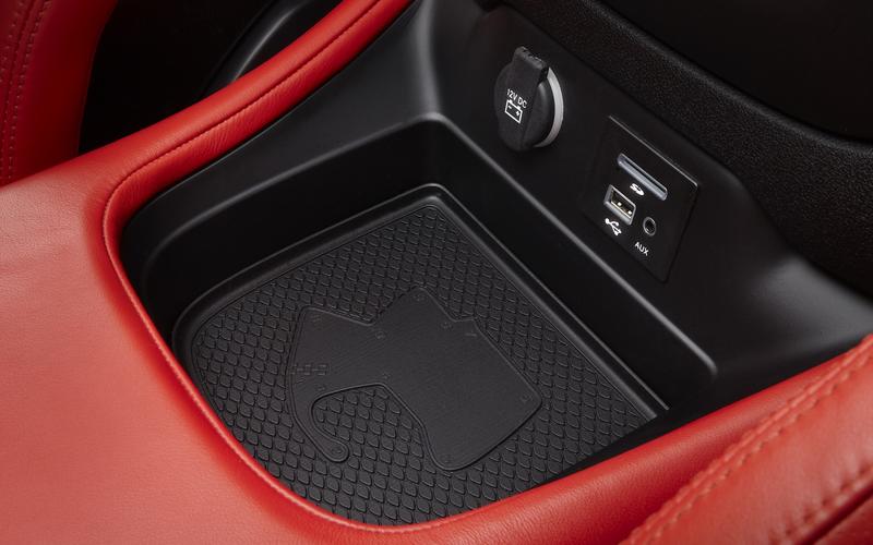 Circuitele de curse din SRT Viper - Nurburgring și Laguna Seca ascunse în interior