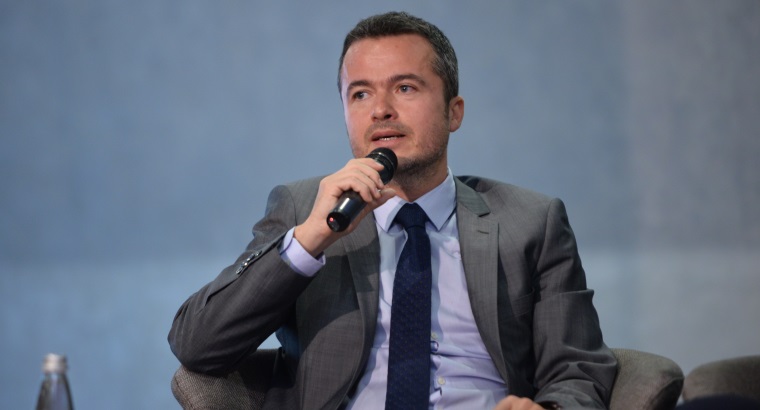 Sistemul bancar din Romania continua sa se restranga, dar creditarea online este limitata pe cale administrativa