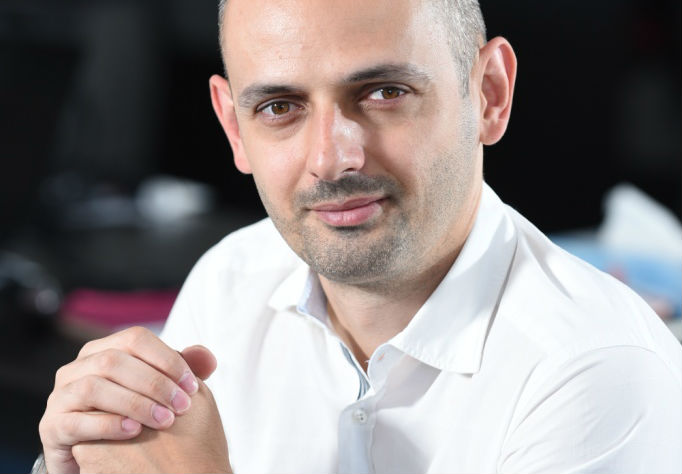 Service-Return.com: Business de retururi gandit, din start, international