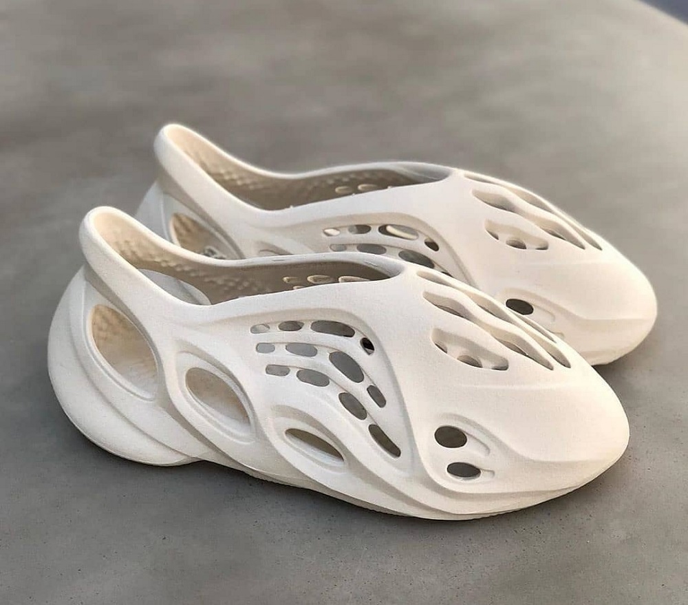 Adidașii ala Crocs ai lui Kanye West